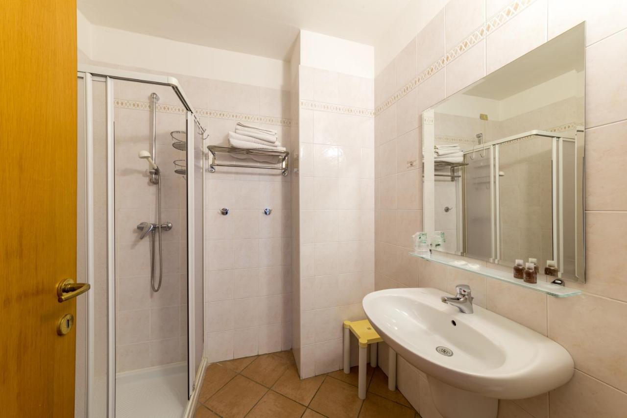 New Garden Hotel Torbole Sul Garda Exterior photo